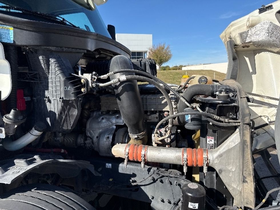 Day Cab Tractor-Heavy Duty Tractors-Freightliner-2018-T12664ST-Grand Prairie-TX-433,234\n\t\tmiles-$ 42,250 - Image 15