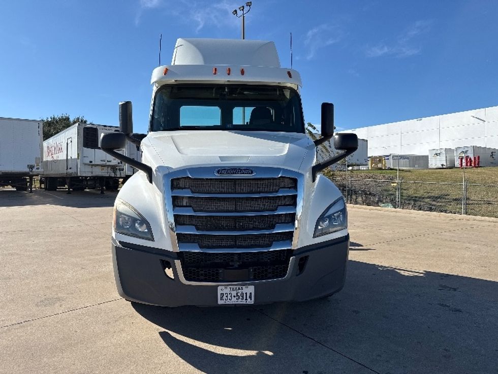 Day Cab Tractor-Heavy Duty Tractors-Freightliner-2018-T12664ST-Grand Prairie-TX-433,234\n\t\tmiles-$ 42,250 - Image 2