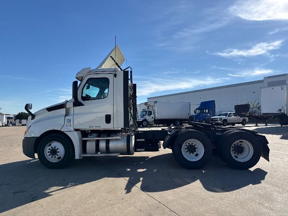 Day Cab Tractor-Heavy Duty Tractors-Freightliner-2018-T12664ST-Grand Prairie-TX-433,234\n\t\tmiles-$ 42,250 - Image 4