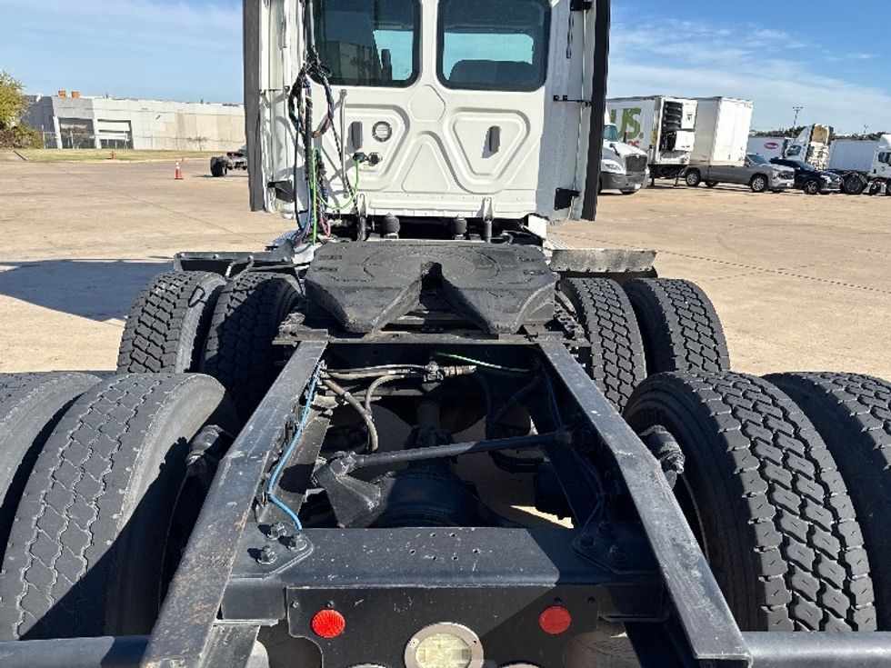 Day Cab Tractor-Heavy Duty Tractors-Freightliner-2018-T12664ST-Grand Prairie-TX-433,234\n\t\tmiles-$ 42,250 - Image 6