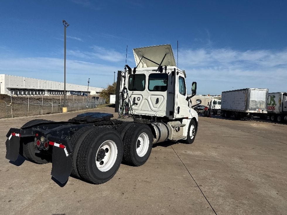 Day Cab Tractor-Heavy Duty Tractors-Freightliner-2018-T12664ST-Grand Prairie-TX-433,234\n\t\tmiles-$ 42,250 - Image 7