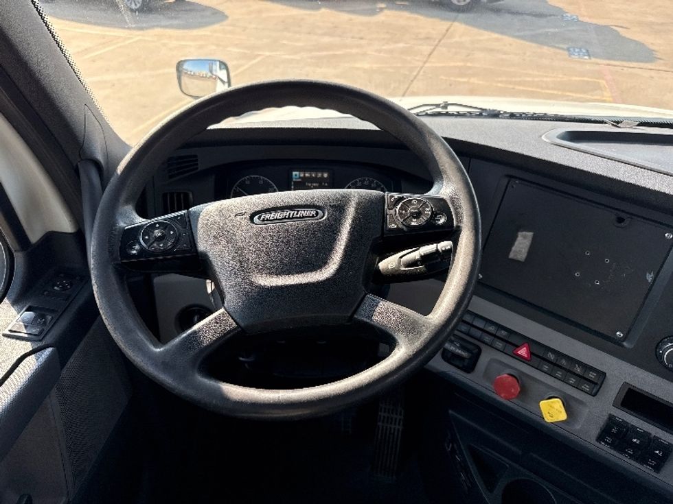 Day Cab Tractor-Heavy Duty Tractors-Freightliner-2018-T12664ST-Grand Prairie-TX-433,862\n\t\tmiles-$ 42,250 - Image 11