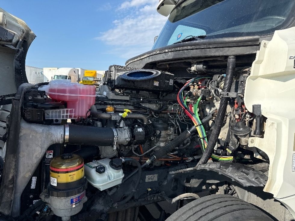 Day Cab Tractor-Heavy Duty Tractors-Freightliner-2018-T12664ST-Grand Prairie-TX-433,862\n\t\tmiles-$ 42,250 - Image 16