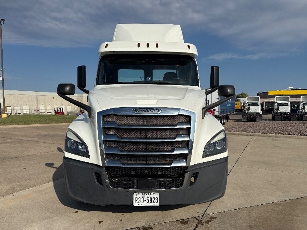 Day Cab Tractor-Heavy Duty Tractors-Freightliner-2018-T12664ST-Grand Prairie-TX-433,862\n\t\tmiles-$ 42,250 - Image 2