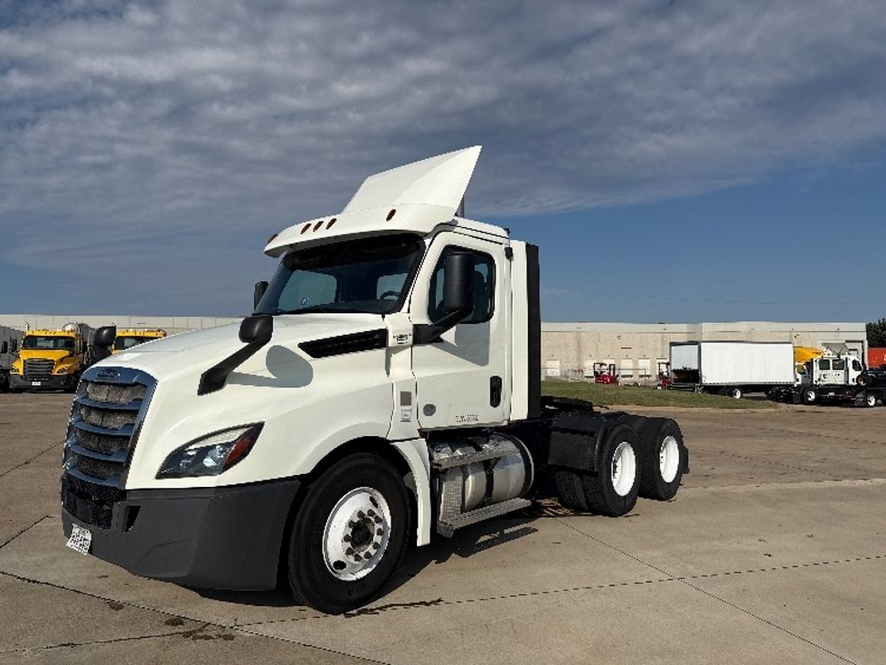 Day Cab Tractor-Heavy Duty Tractors-Freightliner-2018-T12664ST-Grand Prairie-TX-433,862\n\t\tmiles-$ 42,250 - Image 3