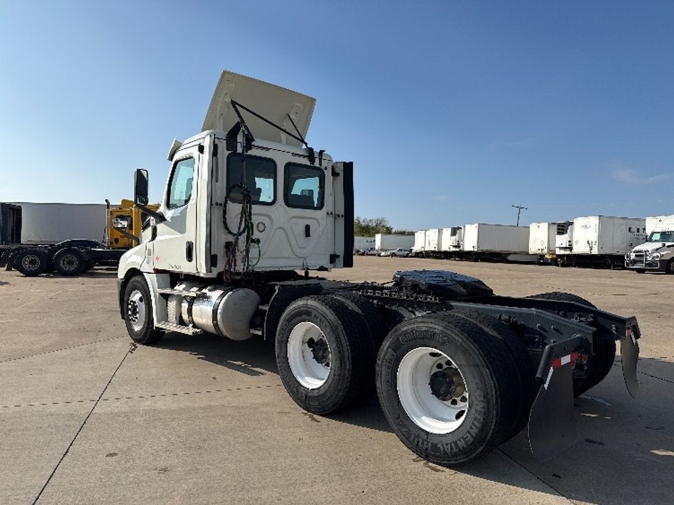 Day Cab Tractor-Heavy Duty Tractors-Freightliner-2018-T12664ST-Grand Prairie-TX-433,862\n\t\tmiles-$ 42,250 - Image 5
