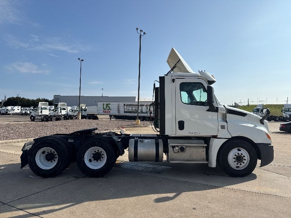 Day Cab Tractor-Heavy Duty Tractors-Freightliner-2018-T12664ST-Grand Prairie-TX-433,862\n\t\tmiles-$ 42,250 - Image 8