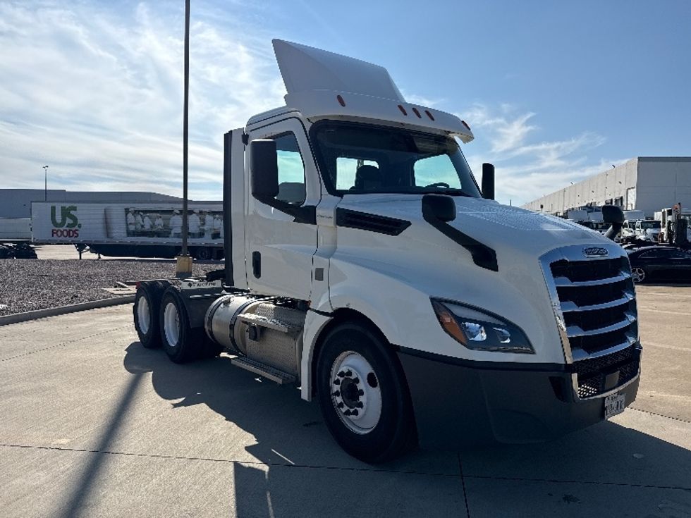 Day Cab Tractor-Heavy Duty Tractors-Freightliner-2018-T12664ST-Grand Prairie-TX-456,287\n\t\tmiles-$ 41,000 - Image 1