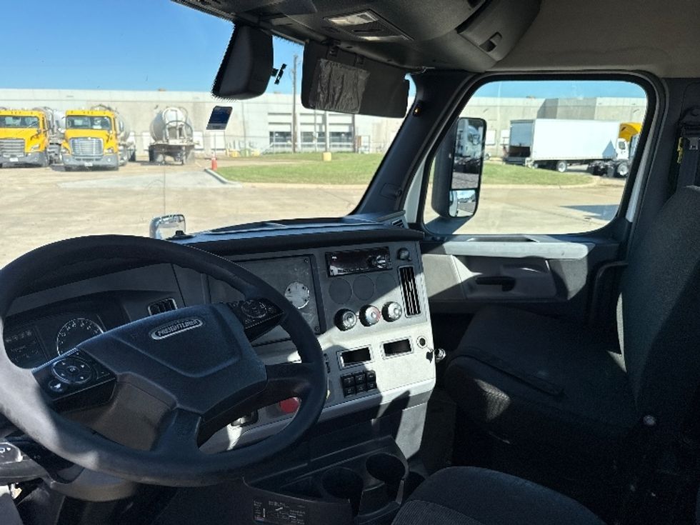 Day Cab Tractor-Heavy Duty Tractors-Freightliner-2018-T12664ST-Grand Prairie-TX-456,287\n\t\tmiles-$ 41,000 - Image 10