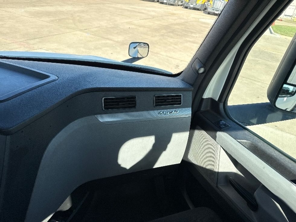 Day Cab Tractor-Heavy Duty Tractors-Freightliner-2018-T12664ST-Grand Prairie-TX-456,287\n\t\tmiles-$ 41,000 - Image 13