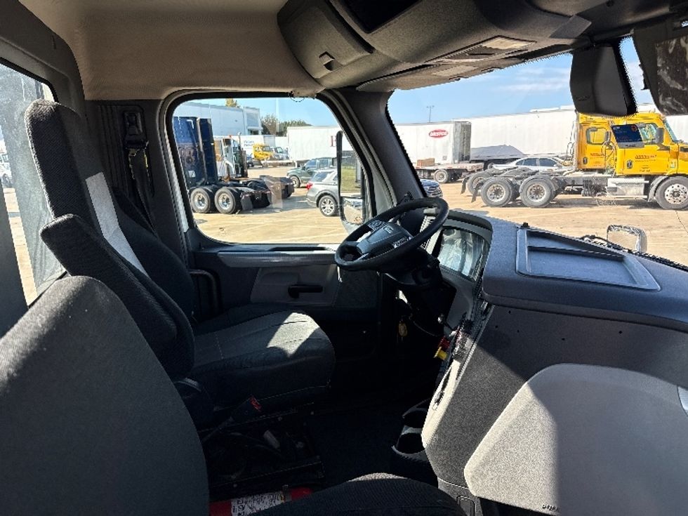 Day Cab Tractor-Heavy Duty Tractors-Freightliner-2018-T12664ST-Grand Prairie-TX-456,287\n\t\tmiles-$ 41,000 - Image 14