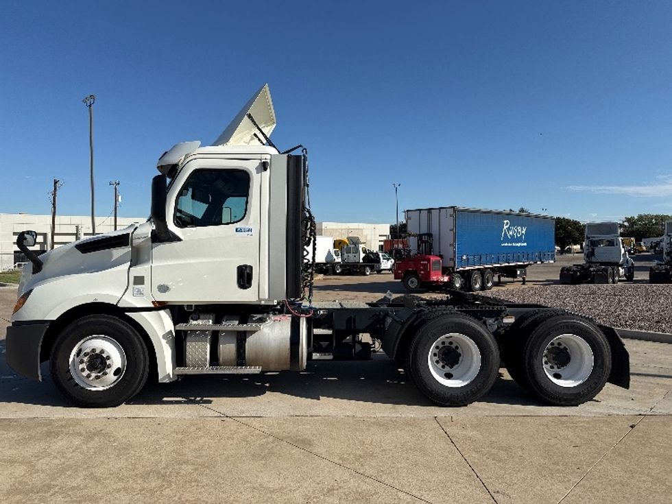 Day Cab Tractor-Heavy Duty Tractors-Freightliner-2018-T12664ST-Grand Prairie-TX-456,287\n\t\tmiles-$ 41,000 - Image 4