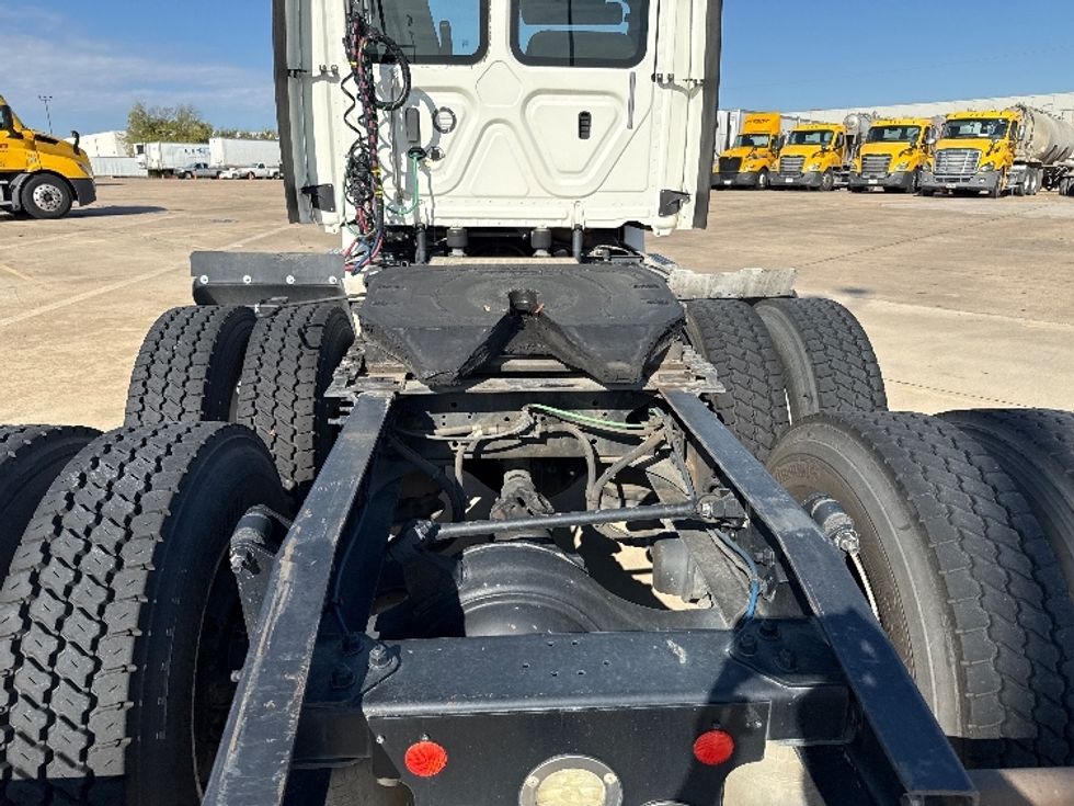 Day Cab Tractor-Heavy Duty Tractors-Freightliner-2018-T12664ST-Grand Prairie-TX-456,287\n\t\tmiles-$ 41,000 - Image 6