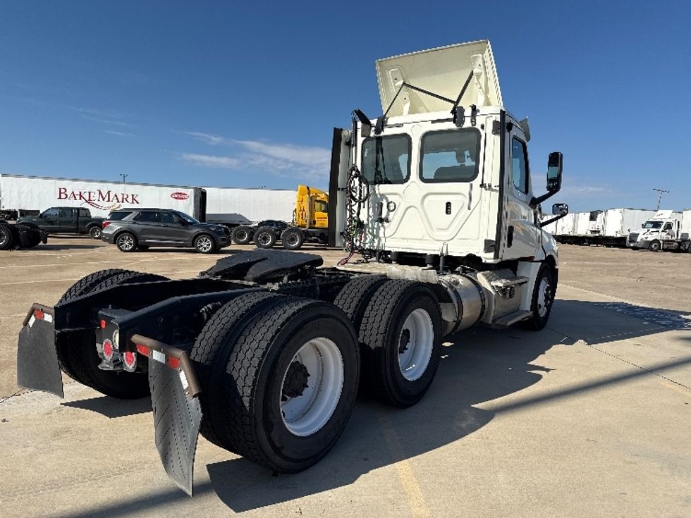 Day Cab Tractor-Heavy Duty Tractors-Freightliner-2018-T12664ST-Grand Prairie-TX-456,287\n\t\tmiles-$ 41,000 - Image 7