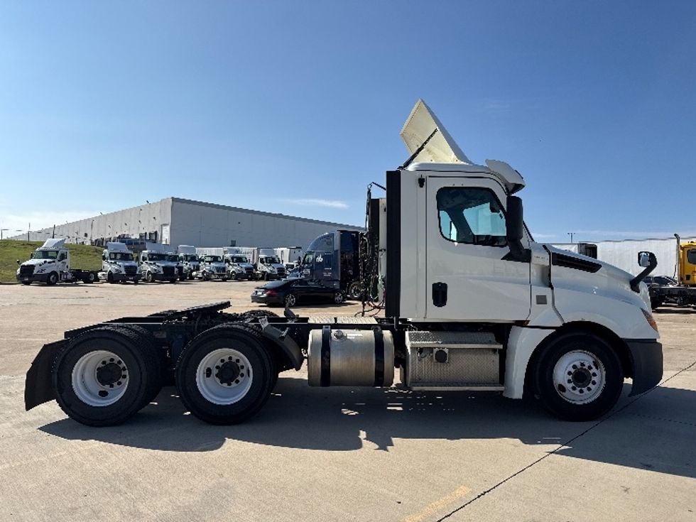 Day Cab Tractor-Heavy Duty Tractors-Freightliner-2018-T12664ST-Grand Prairie-TX-456,287\n\t\tmiles-$ 41,000 - Image 8