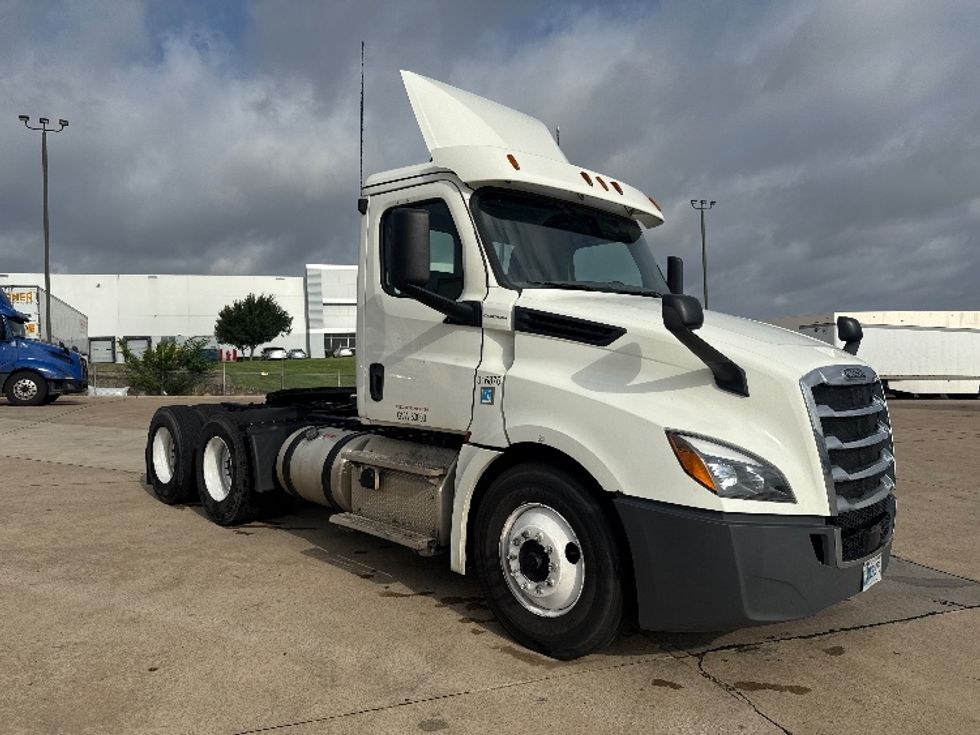 Day Cab Tractor-Heavy Duty Tractors-Freightliner-2018-T12664ST-Grand Prairie-TX-501,392\n\t\tmiles-$ 40,750 - Image 1