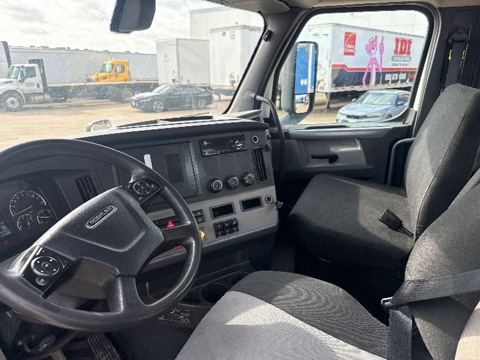 Day Cab Tractor-Heavy Duty Tractors-Freightliner-2018-T12664ST-Grand Prairie-TX-501,392\n\t\tmiles-$ 40,750 - Image 10