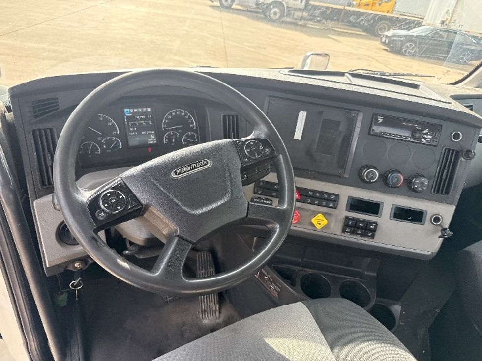 Day Cab Tractor-Heavy Duty Tractors-Freightliner-2018-T12664ST-Grand Prairie-TX-501,392\n\t\tmiles-$ 40,750 - Image 11