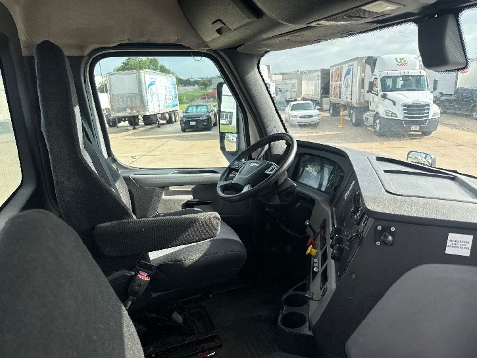 Day Cab Tractor-Heavy Duty Tractors-Freightliner-2018-T12664ST-Grand Prairie-TX-501,392\n\t\tmiles-$ 40,750 - Image 14