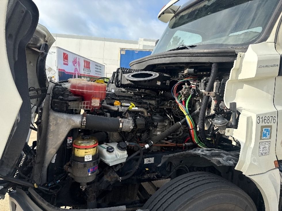 Day Cab Tractor-Heavy Duty Tractors-Freightliner-2018-T12664ST-Grand Prairie-TX-501,392\n\t\tmiles-$ 40,750 - Image 16