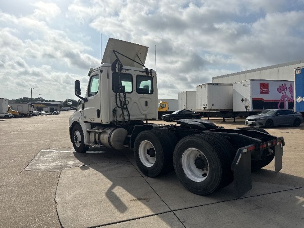 Day Cab Tractor-Heavy Duty Tractors-Freightliner-2018-T12664ST-Grand Prairie-TX-501,392\n\t\tmiles-$ 40,750 - Image 5