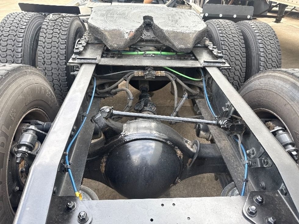 Day Cab Tractor-Heavy Duty Tractors-Freightliner-2018-T12664ST-Grand Prairie-TX-501,392\n\t\tmiles-$ 40,750 - Image 6