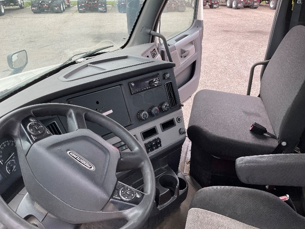 Day Cab Tractor-Heavy Duty Tractors-Freightliner-2018-T12664ST-Grand Rapids-MI-493,116\n\t\tmiles-$ 45,250 - Image 10