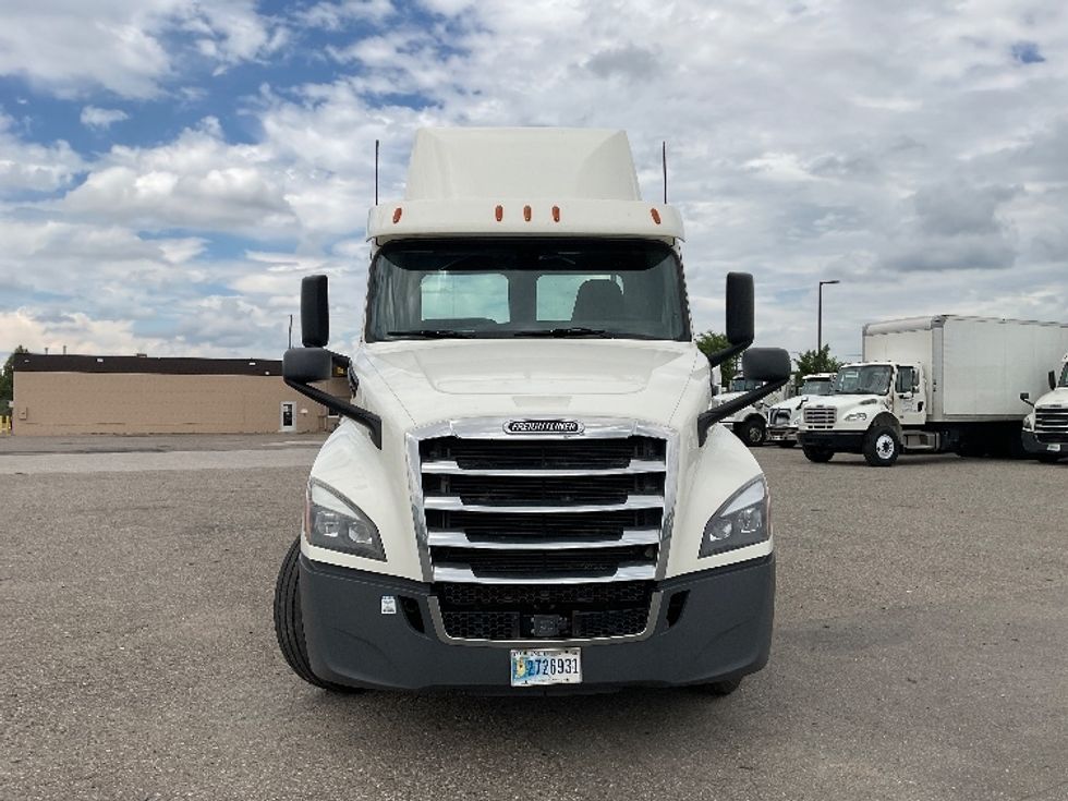 Day Cab Tractor-Heavy Duty Tractors-Freightliner-2018-T12664ST-Grand Rapids-MI-493,116\n\t\tmiles-$ 45,250 - Image 2