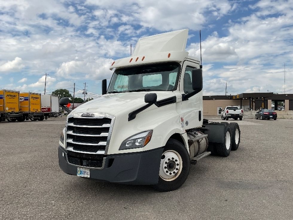 Day Cab Tractor-Heavy Duty Tractors-Freightliner-2018-T12664ST-Grand Rapids-MI-493,116\n\t\tmiles-$ 45,250 - Image 3