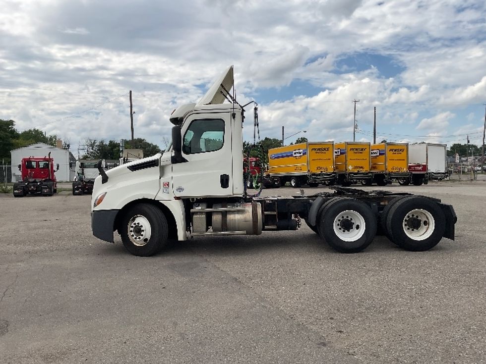 Day Cab Tractor-Heavy Duty Tractors-Freightliner-2018-T12664ST-Grand Rapids-MI-493,116\n\t\tmiles-$ 45,250 - Image 4