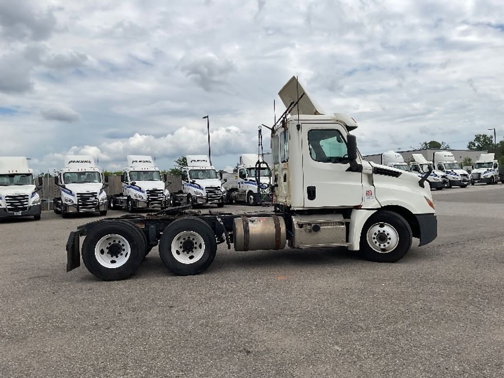 Day Cab Tractor-Heavy Duty Tractors-Freightliner-2018-T12664ST-Grand Rapids-MI-493,116\n\t\tmiles-$ 45,250 - Image 8