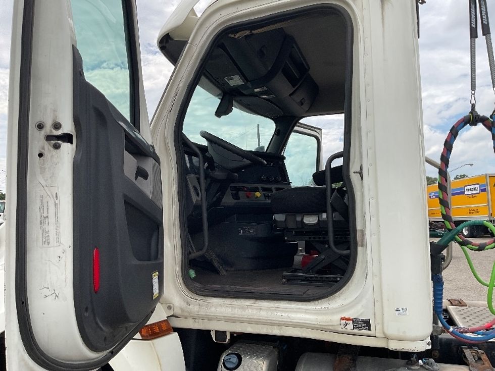 Day Cab Tractor-Heavy Duty Tractors-Freightliner-2018-T12664ST-Grand Rapids-MI-493,116\n\t\tmiles-$ 45,250 - Image 9