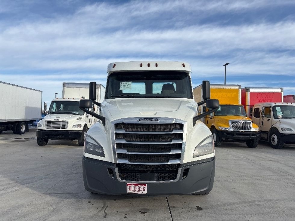 Day Cab Tractor-Heavy Duty Tractors-Freightliner-2018-T12664ST-Greeley-CO-308,661\n\t\tmiles-$ 49,000 - Image 2