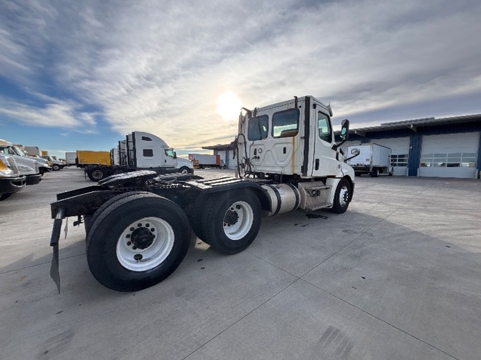 Day Cab Tractor-Heavy Duty Tractors-Freightliner-2018-T12664ST-Greeley-CO-308,661\n\t\tmiles-$ 49,000 - Image 7