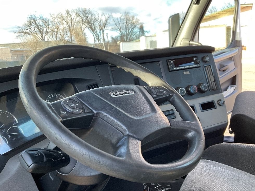 Day Cab Tractor-Heavy Duty Tractors-Freightliner-2018-T12664ST-Guilderland Center-NY-584,359\n\t\tmiles-$ 29,500 - Image 10