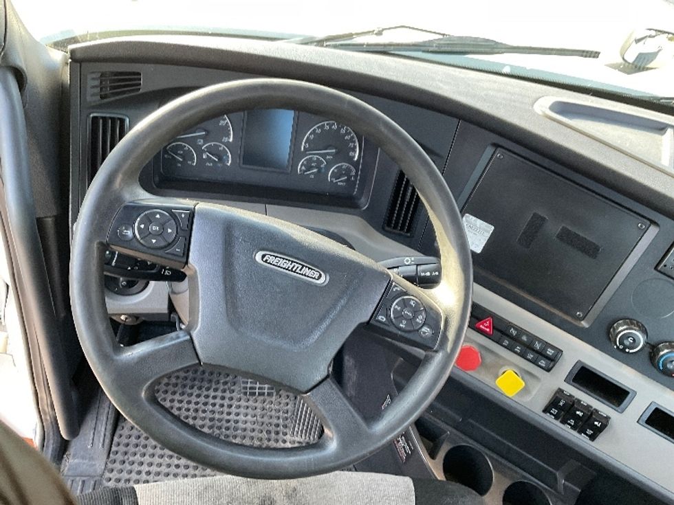 Day Cab Tractor-Heavy Duty Tractors-Freightliner-2018-T12664ST-Guilderland Center-NY-584,359\n\t\tmiles-$ 29,500 - Image 11