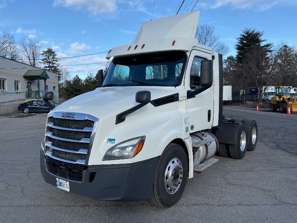 Day Cab Tractor-Heavy Duty Tractors-Freightliner-2018-T12664ST-Guilderland Center-NY-584,359\n\t\tmiles-$ 29,500 - Image 3