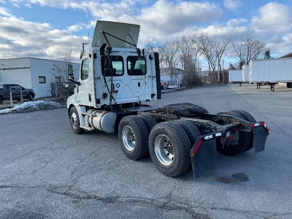 Day Cab Tractor-Heavy Duty Tractors-Freightliner-2018-T12664ST-Guilderland Center-NY-584,359\n\t\tmiles-$ 29,500 - Image 5