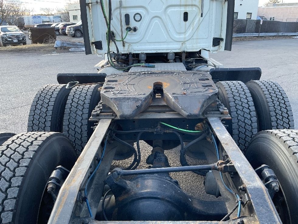 Day Cab Tractor-Heavy Duty Tractors-Freightliner-2018-T12664ST-Guilderland Center-NY-584,359\n\t\tmiles-$ 29,500 - Image 6