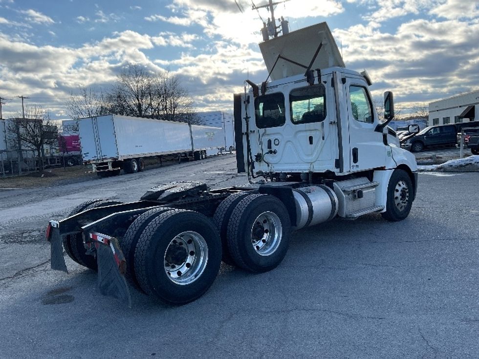 Day Cab Tractor-Heavy Duty Tractors-Freightliner-2018-T12664ST-Guilderland Center-NY-584,359\n\t\tmiles-$ 29,500 - Image 7