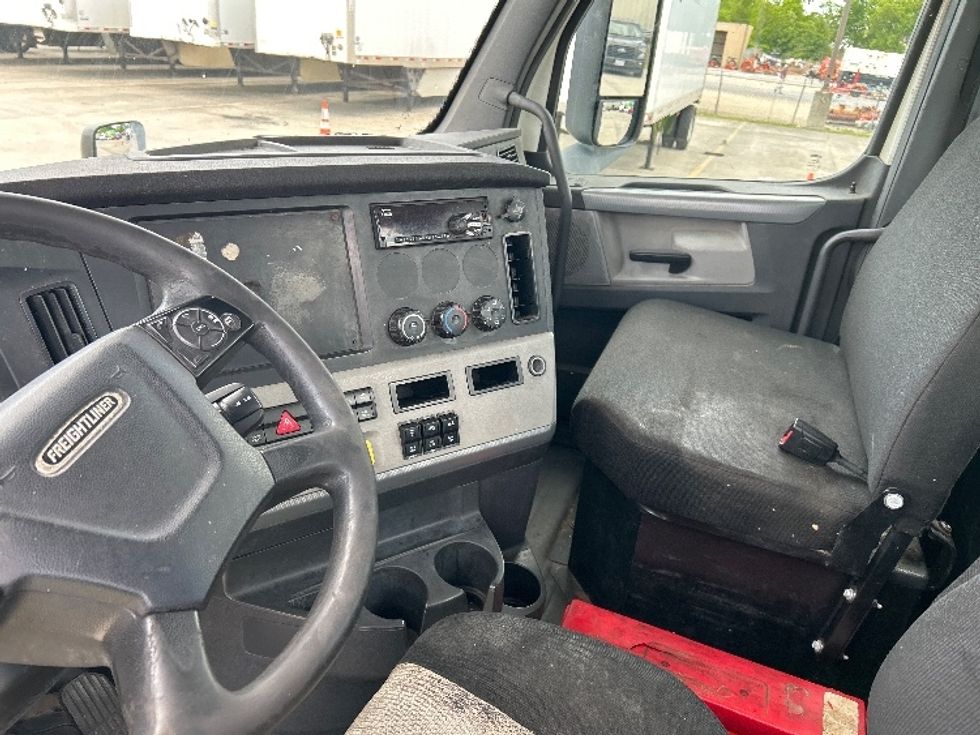 Day Cab Tractor-Heavy Duty Tractors-Freightliner-2018-T12664ST-Hammond-LA-234,842\n\t\tmiles-$ 48,750 - Image 10