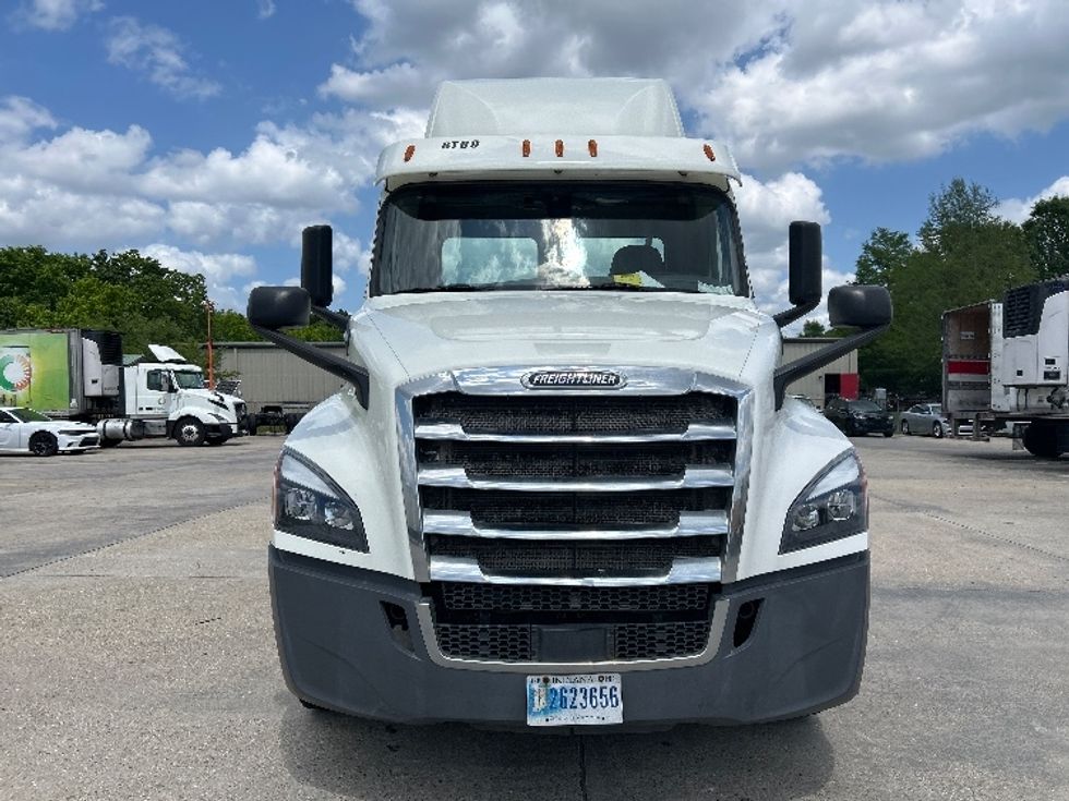 Day Cab Tractor-Heavy Duty Tractors-Freightliner-2018-T12664ST-Hammond-LA-234,842\n\t\tmiles-$ 48,750 - Image 2