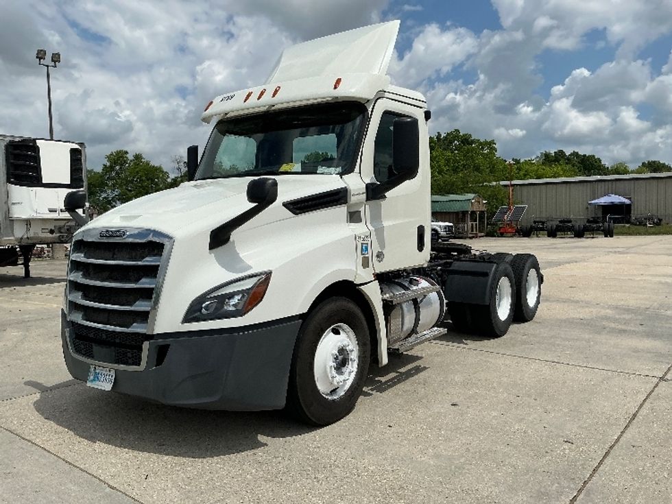 Day Cab Tractor-Heavy Duty Tractors-Freightliner-2018-T12664ST-Hammond-LA-234,842\n\t\tmiles-$ 48,750 - Image 3