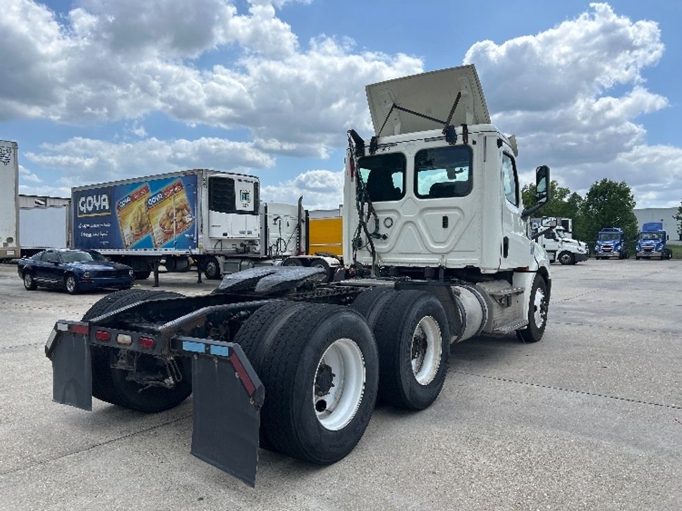 Day Cab Tractor-Heavy Duty Tractors-Freightliner-2018-T12664ST-Hammond-LA-234,842\n\t\tmiles-$ 48,750 - Image 7