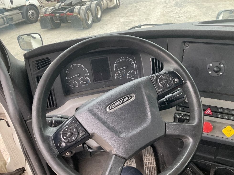 Day Cab Tractor-Heavy Duty Tractors-Freightliner-2018-T12664ST-Harrisburg-PA-364,102\n\t\tmiles-$ 44,000 - Image 11