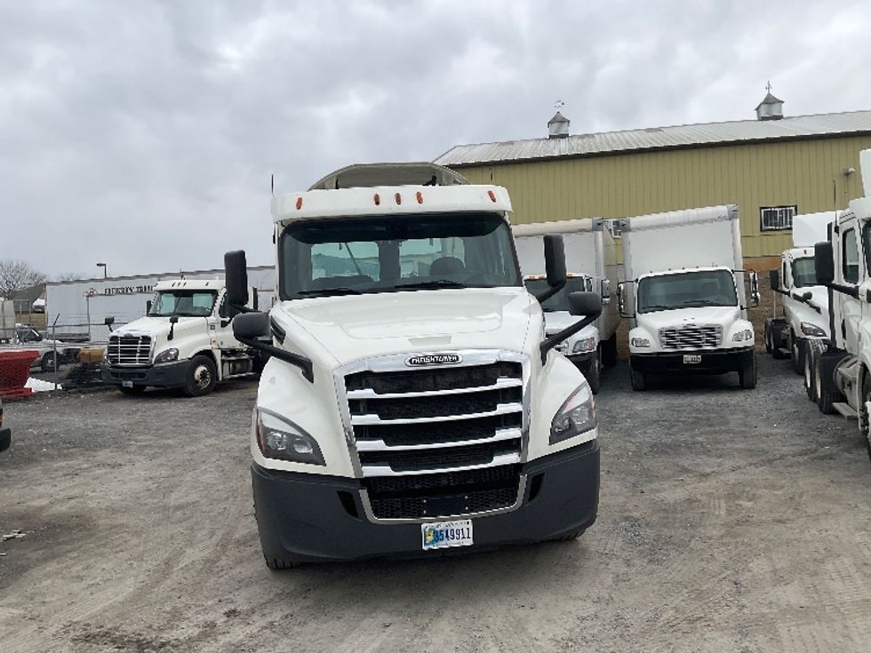 Day Cab Tractor-Heavy Duty Tractors-Freightliner-2018-T12664ST-Harrisburg-PA-364,102\n\t\tmiles-$ 44,000 - Image 2