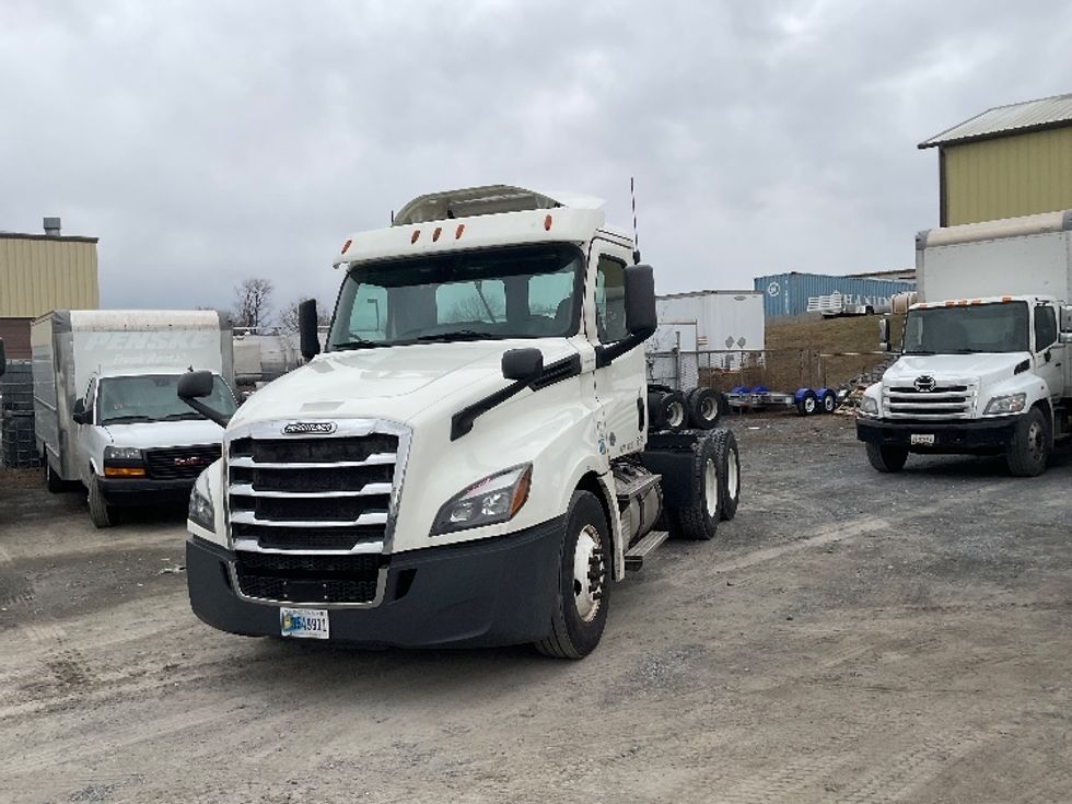 Day Cab Tractor-Heavy Duty Tractors-Freightliner-2018-T12664ST-Harrisburg-PA-364,102\n\t\tmiles-$ 44,000 - Image 3