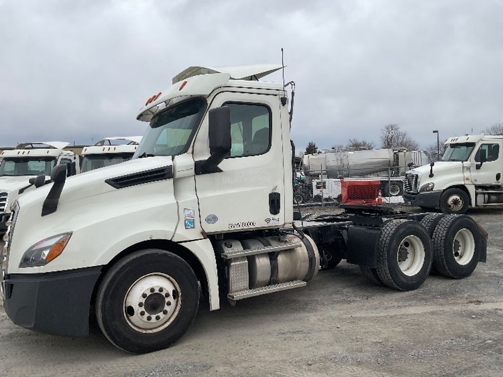 Day Cab Tractor-Heavy Duty Tractors-Freightliner-2018-T12664ST-Harrisburg-PA-364,102\n\t\tmiles-$ 44,000 - Image 4