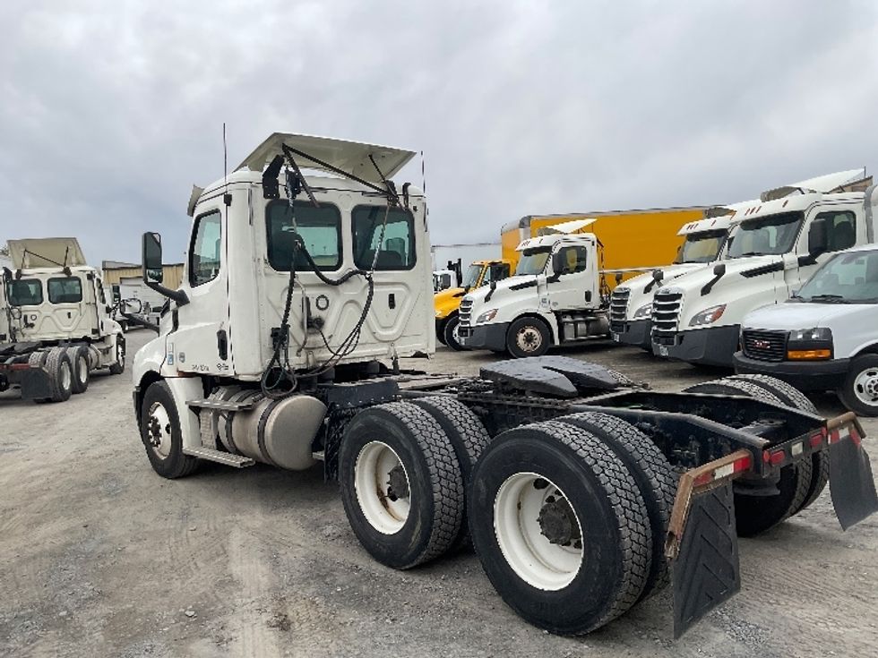 Day Cab Tractor-Heavy Duty Tractors-Freightliner-2018-T12664ST-Harrisburg-PA-364,102\n\t\tmiles-$ 44,000 - Image 5