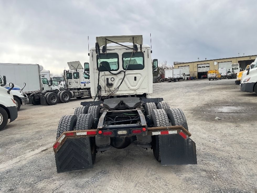 Day Cab Tractor-Heavy Duty Tractors-Freightliner-2018-T12664ST-Harrisburg-PA-364,102\n\t\tmiles-$ 44,000 - Image 6